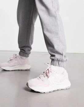 推荐New Balance 5740 trainers in pink商品