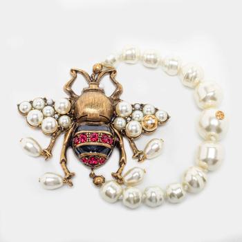 商品Gucci Aged Gold Tone Crystals & Pearl Bee Bracelet XL,商家The Luxury Closet,价格¥6168图片