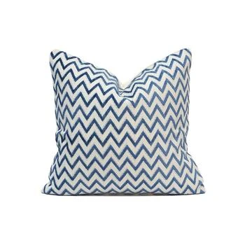 Millihome | Chevron Cut Velvet Decorative Pillow, 20" x 20",商家Macy's,价格¥367