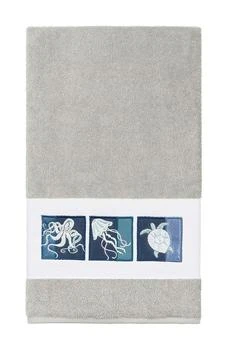Linum Home Textiles | Ava Embellished Bath Towel - Light Gray,商家Nordstrom Rack,价格¥298