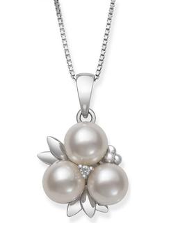 商品6-7 Millimeter Cultured Freshwater Pearl and Diamond Accent Fruit Pendant with 18 Inch Box Chain in Sterling Silver,商家Belk,价格¥412图片