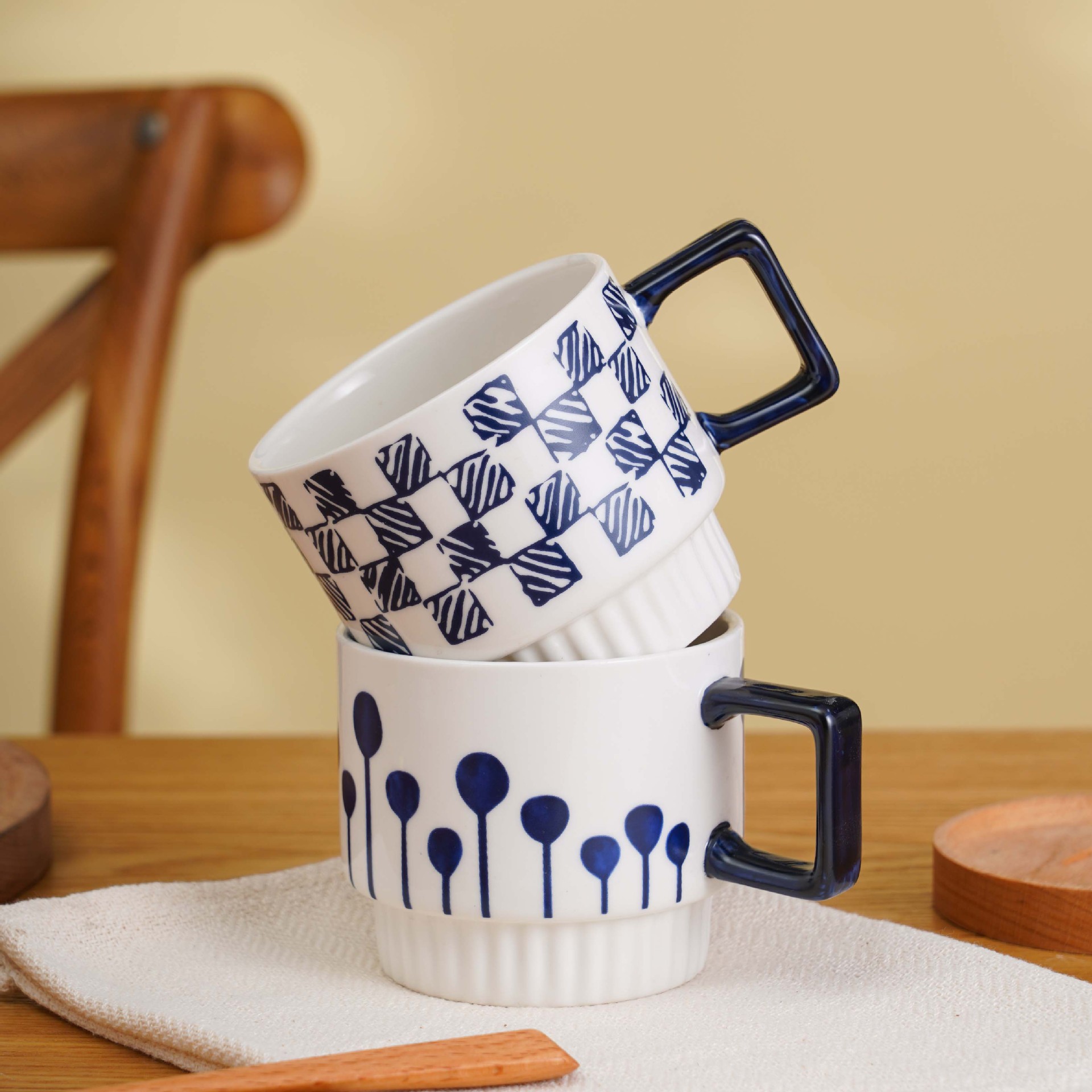 商品YeeCollene | ins美式复古叠叠杯小众手绘陶瓷马克杯高颜值可爱情侣咖啡杯,商家Yee Collene,价格¥68图片