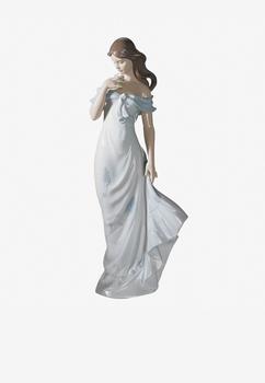 商品Lladró | A Flower’s Whisper Woman Figurine,商家Thahab,价格¥4157图片