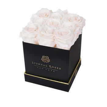 商品Eternal Roses | Lennox Medium Black Gift Box,商家Lord & Taylor,价格¥1445图片