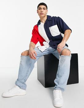 推荐Tommy Jeans archive colourblock short sleeve camp shirt boxy fit in navy商品