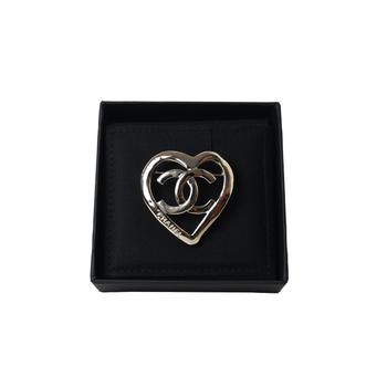 商品Chanel Heart Shape CC Logo Brooch图片