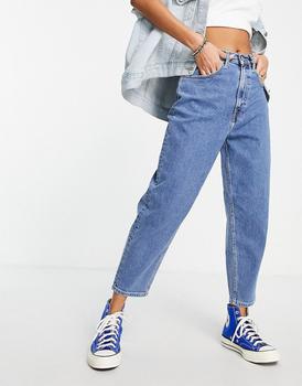 Tommy Jeans high rise mom jean in mid wash,价格$99.29