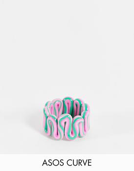 推荐ASOS DESIGN Curve ring in plastic chubby swiggle design in green and pink marble商品