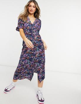 推荐ASOS DESIGN Button through maxi tea dress with shirred waist in purple floral商品