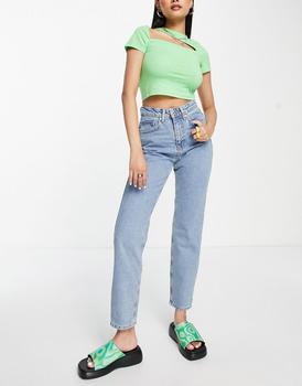 美国mid, The Ragged Priest | The Ragged Priest high waisted mom jeans with bum rip in mid blue商品图片 