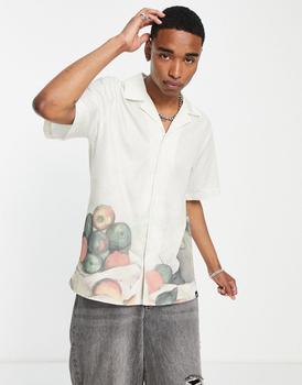 商品Vintage Supply short sleeve revere collared shirt in ecru with fruit bowl placement print图片
