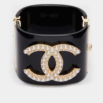推荐Chanel CC Faux Pearl Black Resin Wide Cuff Bracelet商品