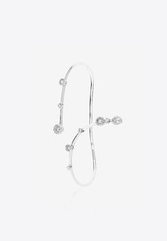 商品Yeprem | Diamond Stud Curved Bracelet in 18-Karat White Gold,商家Thahab,价格¥44414图片