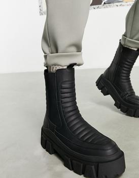 推荐ASOS DESIGN chelsea calf boots on chunky sole in black faux leather with padded detail商品